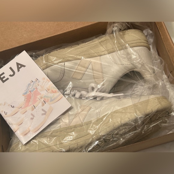 VEJA V12 Leather Extra White US 7 | EU 38 - Picture 8 of 12